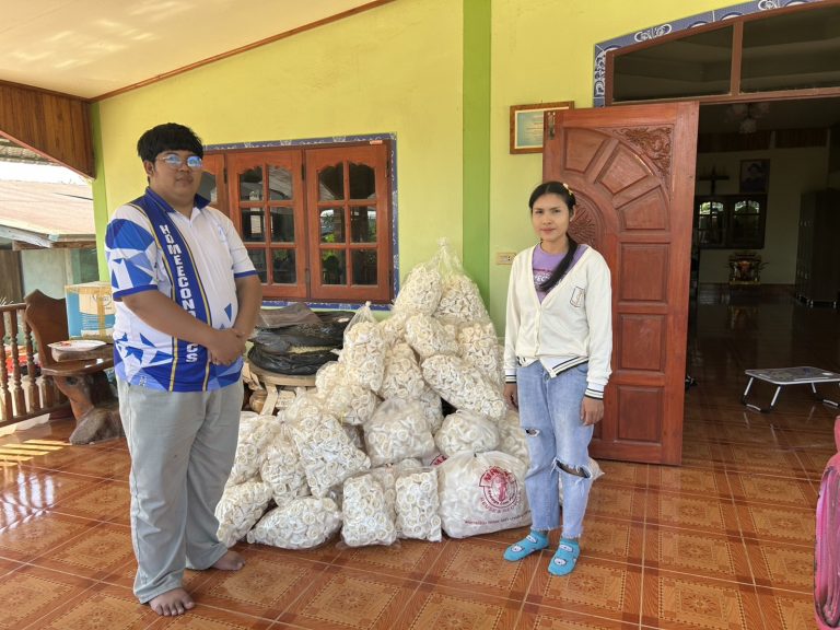 มหาวิทยาลัยสวนดุสิต วิทยาเขตสุพรรณบุรี ร่วมดำเนินการรับซื้อดอกไม้จันทน์ ของผู้เข้าร่วมอบรบและผ่านหลักสูตรฝึกอบรมสร้างอาชีพสร้างรายได้ฯ