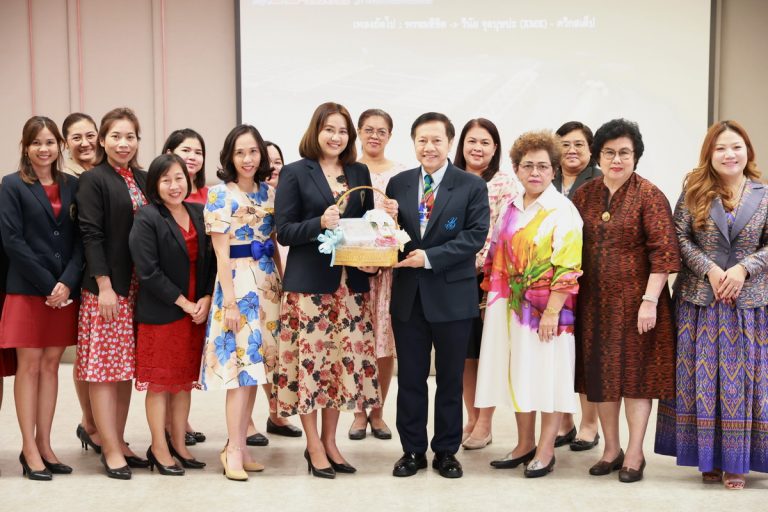 Happy Times : Singing & Dancing โดย สมาคมศิษย์เก่าสถาบันขงจื่อ มหาวิทยาลัยสวนดุสิต สุพรรณบุรี