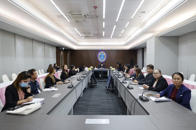 ประชุมคณะทำงานผู้เขียนรายงานการประเมินตนเองตามประเด็นการรายงานข้อมูล SDU Standards and Quality Report