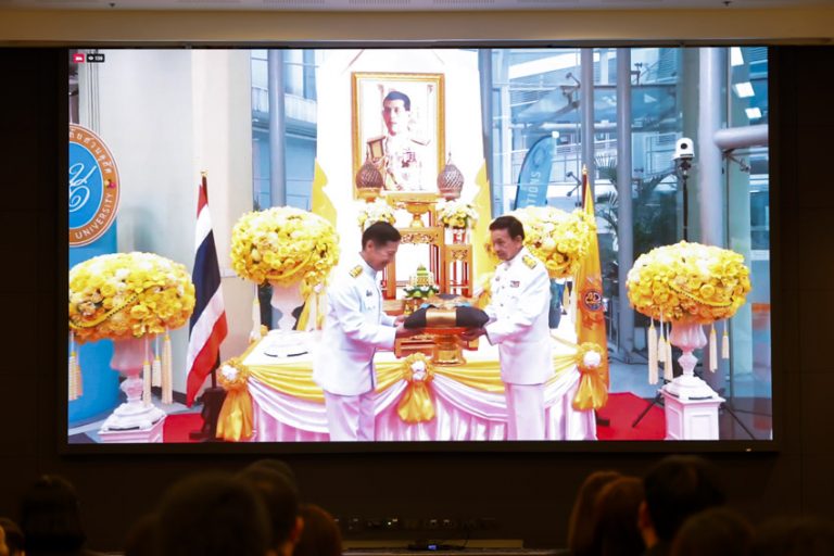 วิทยาเขตสุพรรณบุรี โดยคณะผู้บริหาร คณาจารย์และบุคลากร ร่วมพิธีรับสนองพระบรมราชโองการโปรดเกล้าโปรดกระหม่อมแต่งตั้งอธิการบดีมหาวิทยาลัยสวนดุสิต