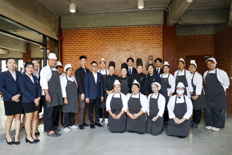 นักศึกษาชั้นปีที่ 1 และ 2 สาขาวิชาคหกรรมศาสตร์ วิทยาเขตสุพรรณบุรี จัดงานปฏิบัติการจัดเลี้ยง Thai afternoon tea เสน่ห์สยามยามบ่าย