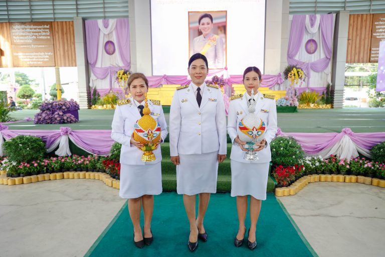 มหาวิทยาลัยสวนดุสิต วิทยาเขตสุพรรณบุรี เข้าร่วมพิธีถวายเครื่องราชสักการะและวางพานพุ่ม และพิธีจุดเทียนถวายพระพรชัยมงคล  เฉลิมพระเกียรติเนื่องในโอกาสวันเฉลิมพระชนมพรรษา สมเด็จพระนางเจ้าฯ พระบรมราชินี 3 มิถุนายน 2568