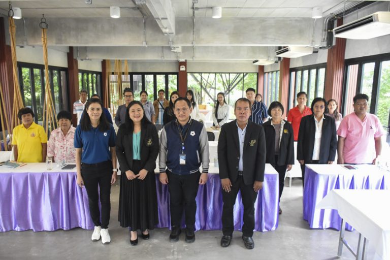 หอมขจรฟาร์ม จัดอบรมเชิงปฏิบัติการ “การถ่ายภาพและการใช้ Ai ตกแต่งภาพผลิตภัณฑ์ และการใช้งานตลาดออนไลน์หอมขจรฟาร์ม”