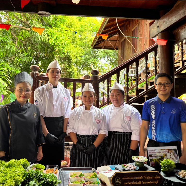 สาขาวิชาคหกรรมศาสตร์ โรงเรียนการเรือน วิทยาเขตสุพรรณบุรี จัดแสดงอาหารในงาน 163 ปี ชาตกาลมหาอำมาตย์นายก เจ้าพระยายมราช