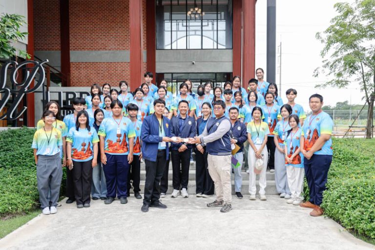 วิทเขตสุพรรณบุรี ให้การสนับสนุนการบริการสถานที่ศึกษาดูงาน ซึ่งจัดโดย หอมขจรฟาร์ม มหาวิทยาลัยสวนดุสิต ต้อนรับนักเรียนชั้นมัธยมศึกษาของโรงเรียนในพื้นที่จังหวัดสุพรรณบุรี จำนวน 40 คน