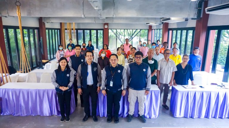 สำนักนวัตกรรมชุมชน และหอมขจรฟาร์ม  จัดอบรมเชิงปฏิบัติการเพื่อพัฒนาขีดความสามารถในการผลิตปุ๋ย และวัสดุปลูกอินทรีย์ของเกษตรกร