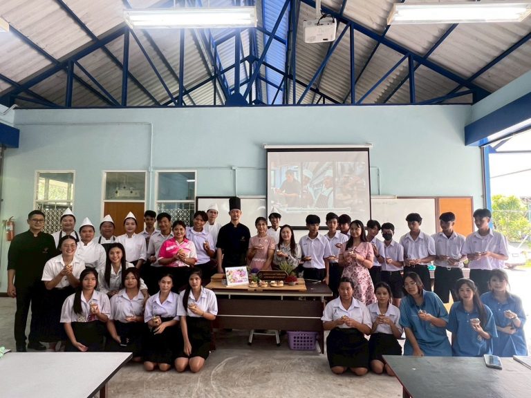 สาขาวิชาคหกรรมศาสตร์ เข้าร่วมทำกิจกรรมสอนการแต่งหน้าเค้กเบื้องต้นและแนะแนวการศึกษาต่อ ระดับปริญญาตรี ภาคปกติ ปีการศึกษา 2569
