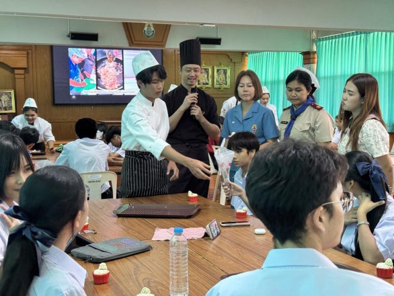 สาขาวิชาคหกรรมศาสตร์ เข้าร่วมทำกิจกรรมสอนการแต่งหน้าเค้กเบื้องต้นและแนะแนวการศึกษาต่อ ระดับปริญญาตรี ภาคปกติ ปีการศึกษา 2569 ณ โรงเรียนกาญจนาภิเษกวิทยาลัย สุพรรณบุรี