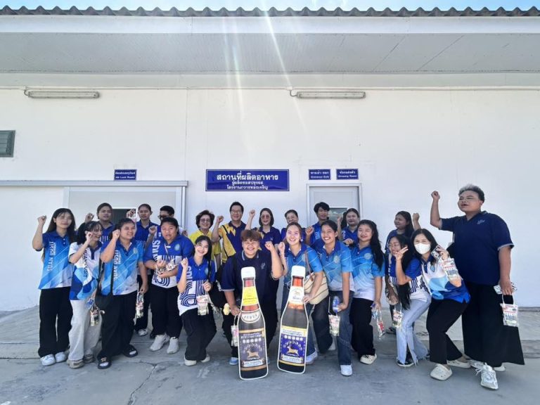 สาขาวิชาคหกรรมศาสตร์ นำนักศึกษาดูงานนอกสถานที่ ณ บริษัทกวางทองคอร์ปอเรชั่น จำกัด ผู้ผลิตและจัดจำหน่าย ซีอิ๊วตรากวางดาวทอง และซีอิ๊วตราหัวเรือ