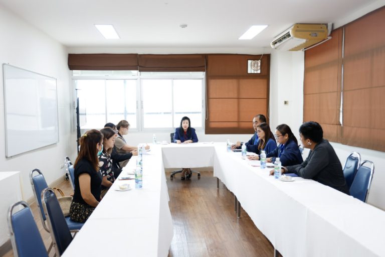 โรงเรียนสาธิตละอออุทิศ สุพรรณบุรี และผู้ปกครองนักเรียนโรงเรียนสาธิตละอออุทิศ ร่วมกับวิทยาเขตสุพรรณบุรี ร่วมประชุมหารือการดำเนินงานบริหารจัดการ และอำนวยความสะดวกปลอดภัย