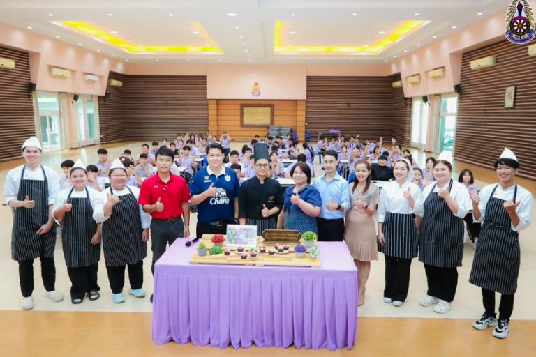 สาขาวิชาคหกรรมศาสตร์ จัดกิจกรรมสอนการแต่งหน้าเค้กเบื้องต้น และแนะแนวการศึกษาต่อ ให้แก่นักเรียนโรงเรียนธรรมโชติศึกษาลัย