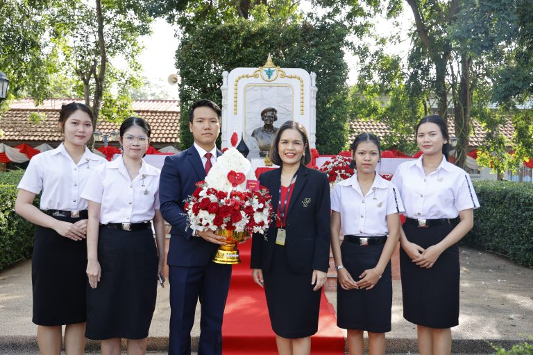 พิธีวางพานพุ่มดอกไม้สดถวายราชสักการะ สมเด็จพระศรีนครินทราบรมราชชนนี เนื่องในวันพยาบาลแห่งชาติ ประจำปี 2568