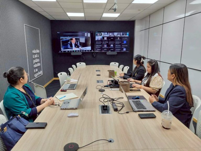 วิทยาเขตสุพรรณบุรี เข้าร่วมการประชุมคณะกรรมการขับเคลื่อนการจัดการเรียนการสอนด้านปัญญาประดิษฐ์ในหลักสูตรการศึกษา ของมหาวิทยาลัยสวนดุสิต AI Agile Team (Driving the Power of SDU)