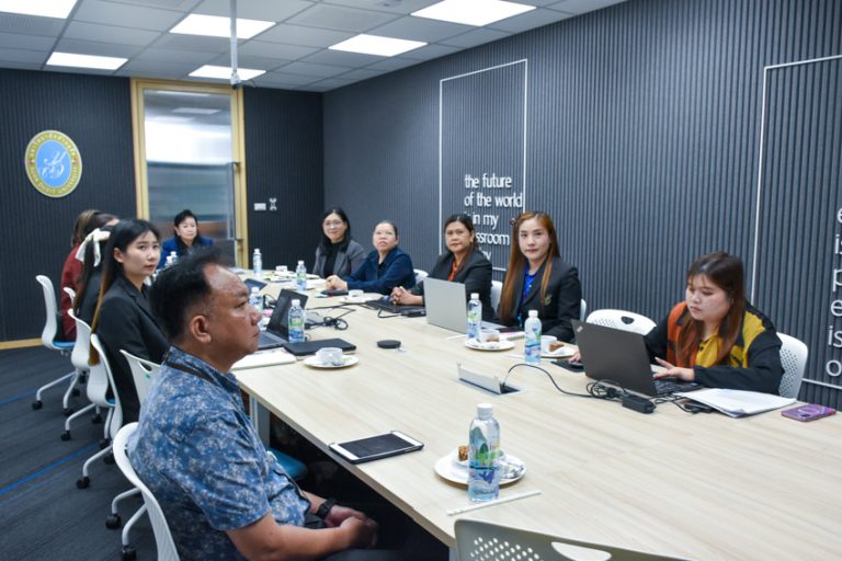 วิทยาเขตสุพรรณบุรี เข้าร่วมการประชุมเพื่อเชื่อมโยงและสนับสนุนการดำเนินงานของมหาวิทยาลัย ภายใต้การขับเคลื่อน Power of Next Learning Ecosystem: One World Library
