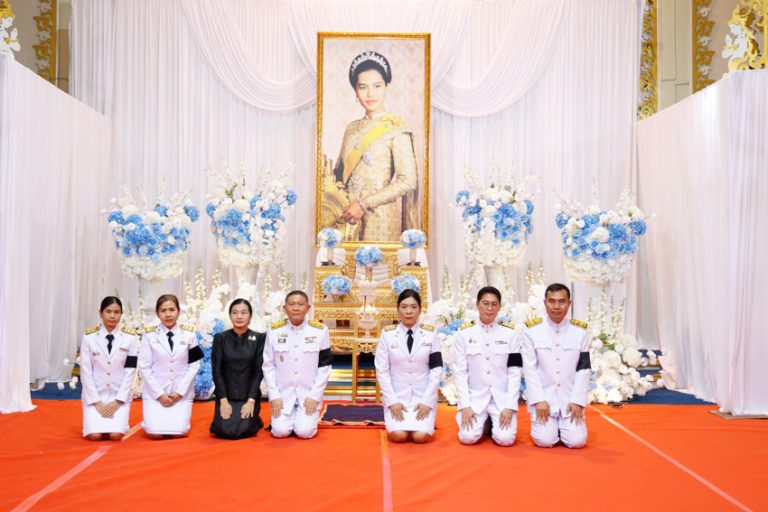 วิทยาเขตสุพรรณบุรี ร่วมพิธีบำเพ็ญกุศลทักษิณานุประทานอุทิศถวายพระราชกุศลแด่สมเด็จพระนางเจ้าสิริกิติ์ พระบรมราชินีนาถ พระบรมราชชนนีพันปีหลวง เสด็จสวรรคตครบปัณรสมวาร (15 วัน)