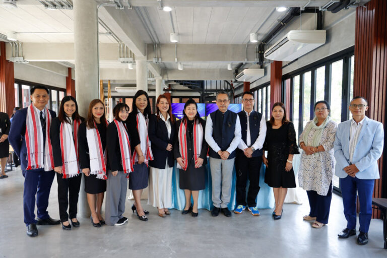 มหาวิทยาลัยสวนดุสิต วิทยาเขตสุพรรณบุรี ต้อนรับ Professor W. Chandbabu Singh, Manipur Technical University and Dhanamanjuri University Vice-Chancellor and The University Administrative Team