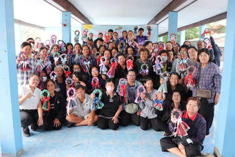 สาขาวิชาคหกรรมศาสตร์ ได้รับเชิญเป็นวิทยากรพับผ้าขาวม้า (ของขวัญ/ของชำร่วย) ภายใต้โครงการฝึกอบรมอาชีพหลักสูตรระยะสั้นฯ