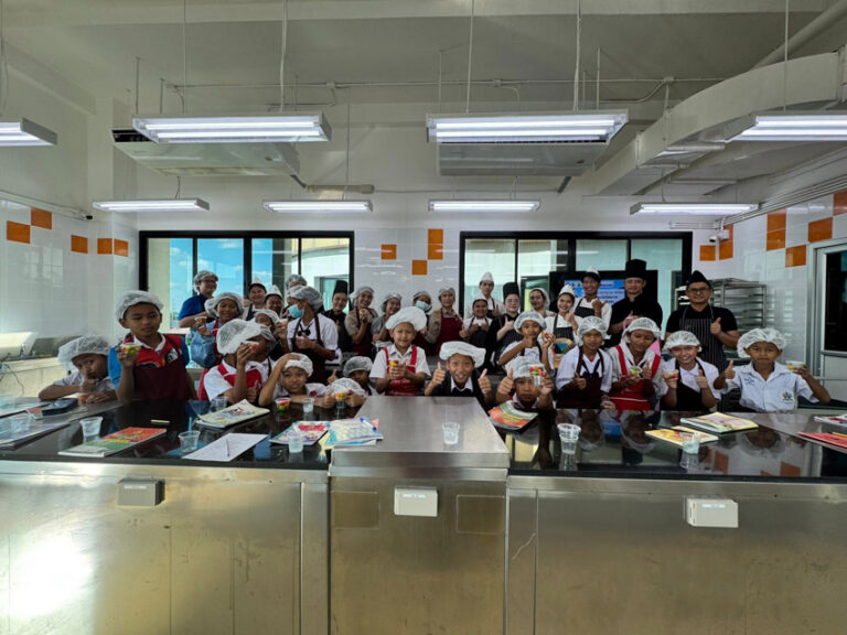 สาขาวิชาคหกรรมศาสตร์ ต้อนรับคณะศึกษาดูงาน และเยี่ยมชมกิจกรรมการจัดการเรียนการสอน จากโรงรียนวัดไผ่ขวาง