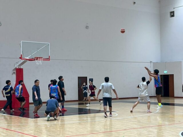 LINE_ALBUM_บาส บุคลากรvs นักศึกษา_260121_1