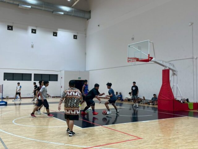 LINE_ALBUM_บาส บุคลากรvs นักศึกษา_260121_18