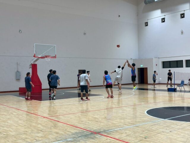 LINE_ALBUM_บาส บุคลากรvs นักศึกษา_260121_23