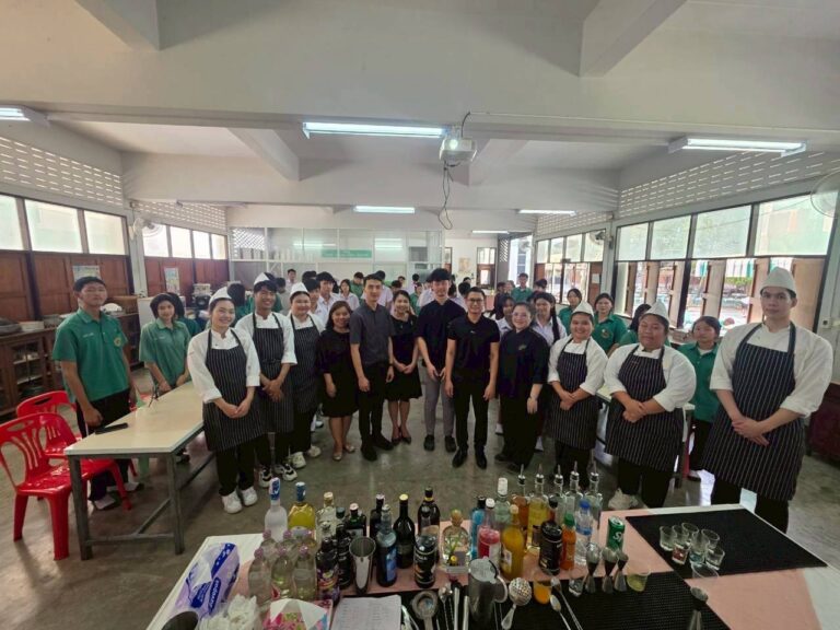 หลักสูตรศิลปศาสตรบัณฑิต สาขาวิชาคหกรรมศาสตร์ วิทยาเขตสุพรรณบุรี จัดกิจกรรมสอนการทำเครื่องดื่ม และแนะแนวการศึกษาต่อ ให้แก่นักเรียนระดับมัธยมศึกษาตอนปลาย โรงเรียนบางปลาม้า “สูงสุมารผดุงวิทย์“ และ โรงเรียนหรรษาสุจิตวิทยา 2