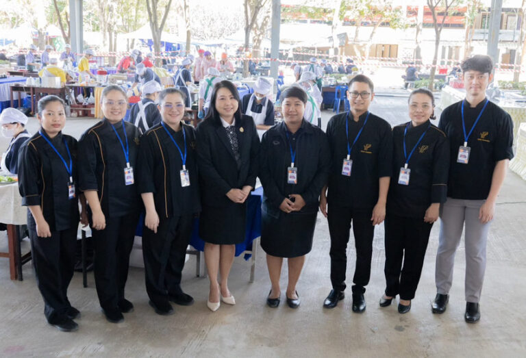 คณาจารย์สาขาวิชาคหกรรมศาสตร์ เป็นกรรมการตัดสินฯ ภายในงานศิลปหัตถกรรมนักเรียน ครั้งที่ 73 ระดับเขตพื้นที่การศึกษา “ศิลปหัตถกรรม น้อมนำบูชา แม่ของแผ่นดิน”