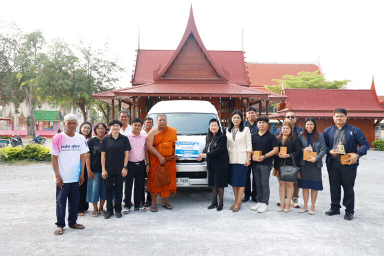วิทยาเขตสุพรรณบุรี ถวายรถตู้ ให้แก่วัดโคกโคเฒ่า ต.โคกโคเฒ่า อ.เมืองสุพรรณบุรี จ.สุพรรณบุรี เพื่อเป็นประโยชน์ในการดำเนินกิจต่างๆ ของพระสงฆ์