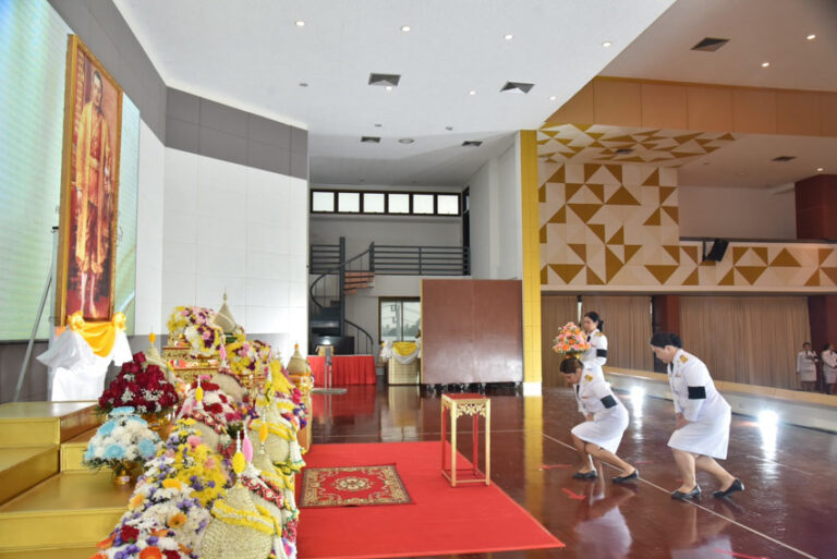 วิทยาเขตสุพรรณบุรี ร่วมวางพานพุ่มถวายราชสักการะ “วันที่ระลึกพระบาทสมเด็จพระนั่งเกล้าเจ้าอยู่หัว พระมหาเจษฎาราชเจ้า”