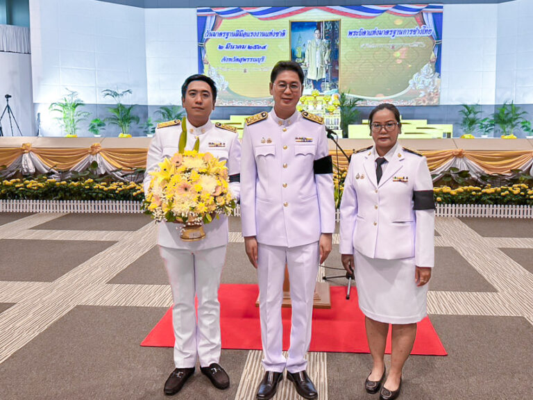 สำนักงานวิทยาเขตสุพรรณบุรี ร่วมพิธีน้อมรำลึกในพระมหากรุณาธิคุณพระบาทสมเด็จพระบรมชนกาธิเบศร มหาภูมิพลอดุลยเดชมหาราช บรมนาถบพิตร พระบิดาแห่งมาตรฐานการช่างไทย