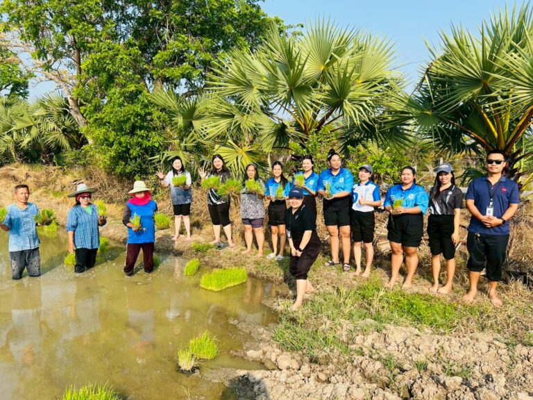 วิทยาเขตสุพรรณบุรี จัดกิจกรรมการถ่ายทอดองค์ความรู้ด้านการอนุรักษ์และใช้ประโยชน์จากการปลูกข้าวเจ้าหอมสุพรรณบุรี (อพ.สธ.-มสด.)