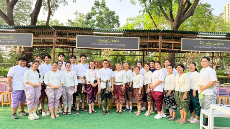 สาขาวิชาคหกรรมศาสตร์ วิทยาเขตสุพรรณบุรี ร่วมสาธิตอาหารไทย ภายในงาน “ใต้ร่มพระบารมี 244 ปี กรุงรัตนโกสินทร์