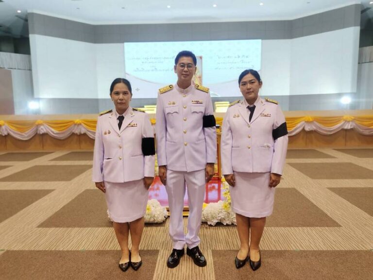 วิทยาเขตสุพรรณบุรี วางพานพุ่มถวายราชสักการะ“วันพระบาทสมเด็จพระพุทธยอดฟ้าจุฬาโลกมหาราช และวันที่ระลึกมหาจักรีบรมราชวงศ์”