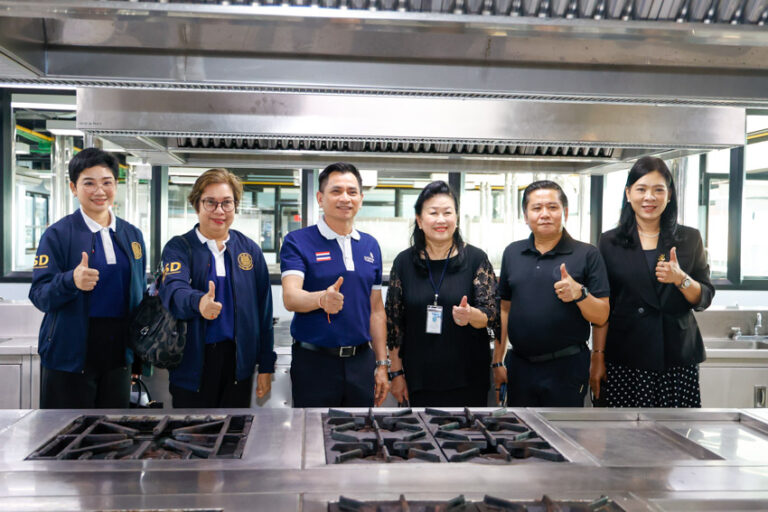 วิทยาเขตสุพรรณบุรี ร่วมให้การต้อนรับ นายสมชาติ สุภารี รองอธิบดีกรมพัฒนาฝีมือแรงงาน พร้อมคณะ ในการเข้าตรวจเยี่ยมสถานที่ ที่ใช้ในการจัดงานแข่งขันฝีมือแรงงานแห่งชาติ ครั้งที่ 31 ระดับภาค