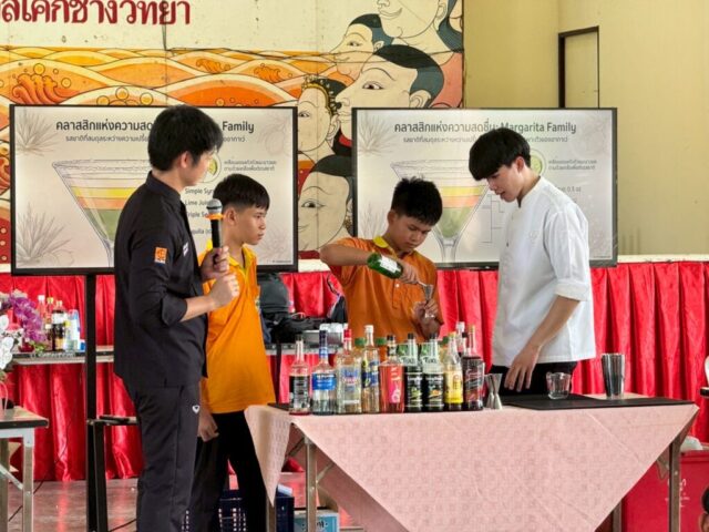 LINE_ALBUM_วิทยากรโรงเรียนทุ่งคลี_260527_2