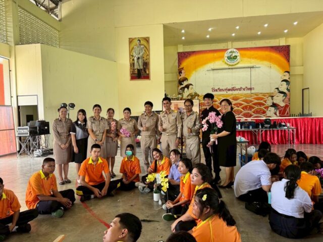 LINE_ALBUM_วิทยากรโรงเรียนทุ่งคลี_260527_8