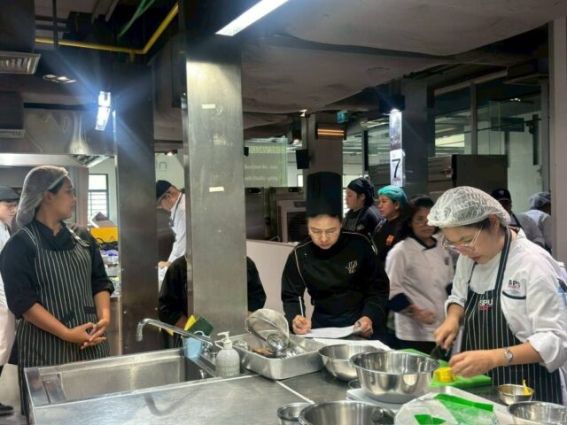 LINE_ALBUM_อบรมอาหารไทย_260527_7
