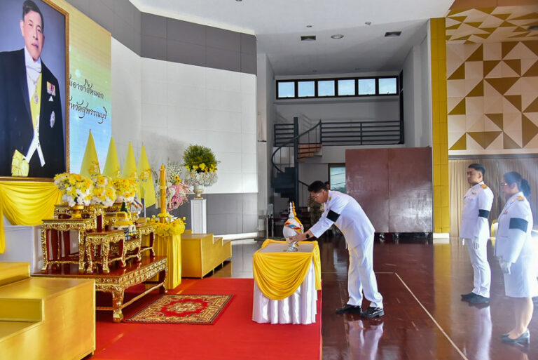 วิทยาเขตสุพรรณบุรี ร่วมวางพานพุ่ม และจุดเทียนถวายพระพรชัยมงคล เนื่องในโอกาสวันเฉลิมพระชนมพรรษาพระบาทสมเด็จพระเจ้าอยู่หัว 28 กรกฎาคม 2569