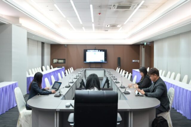 LINE_ALBUM_ประชุม คณะกรรมการฝ่ายกิจการนักศึกษา_260710_5