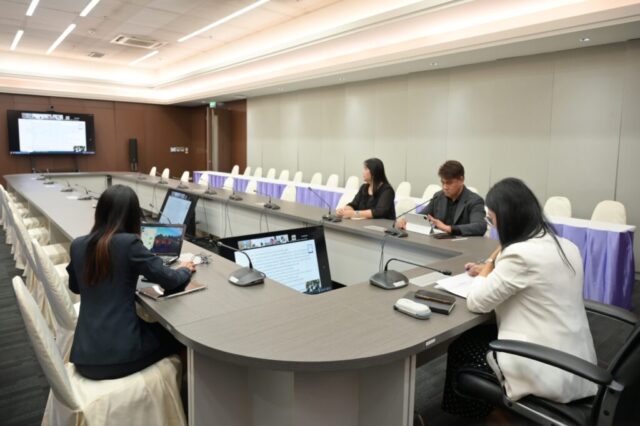 LINE_ALBUM_ประชุม คณะกรรมการฝ่ายกิจการนักศึกษา_260710_6