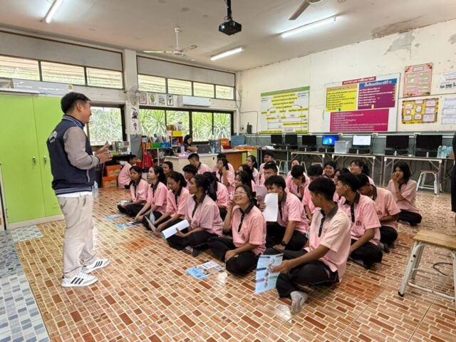 LINE_ALBUM_แนะแนว ร.ร.ด่านช้างวิทยา 130869_260813_9