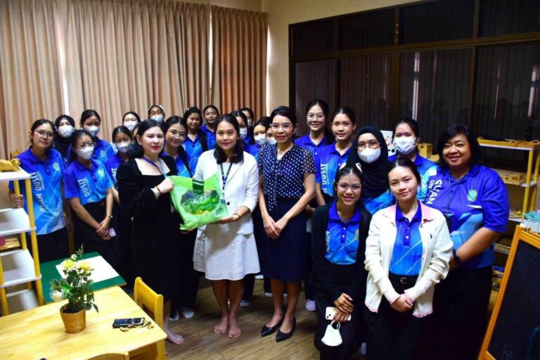 สาขาวิชาการศึกษาปฐมวัย วิทยาเขตสุพรรณบุรี ได้นำนักศึกษาชั้นปีที่ 3 เข้าศึกษาดูงาน พร้อมทั้งทดลองและสาธิตการใช้สื่อการเรียนการสอนตามนวัตกรรมแบบมอนเตสซอรี่ (Montessori)