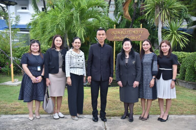 คณะผู้บริหารสำนักงานวิทยาเขตสุพรรณบุรี และบุคลากร ร่วมส่งผู้ว่าราชการจังหวัดสุพรรณบุรี เนื่องในโอกาสเดินทางไปรับตำแหน่งผู้ว่าราชการจังหวัดนครราชสีมา