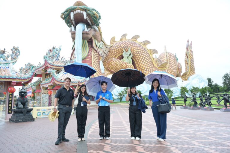 มหาวิทยาลัยสวนดุสิต วิทยาเขตสุพรรณบุรี ลงพื้นที่โครงการยกระดับบทบาทและขับเคลื่อนวิทยาเขตสุพรรณบุรีและศูนย์การศึกษาสู่การบูรณาการคุณภาพข้ามศาสตร์ ในชื่อกิจกรรม “ท่องเที่ยวสายบุญ มหาอุตม์” ขับเคลื่อนการพัฒนาเส้นทางท่องเที่ยวเชื่อมโยงอาหารปลอดภัย