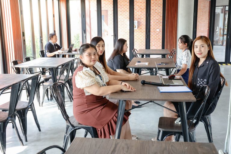 บุคลากรกองกลาง สำนักงานวิทยาเขตสุพรรณบุรี มหาวิทยาลัยสวนดุสิต วิทยาเขตสุพรรณบุรี เข้าร่วมกิจกรรม คุยสบาย ๆ…Life สาระ ครั้งที่ 348 ในหัวข้อ Korean Traditions and Women Power
